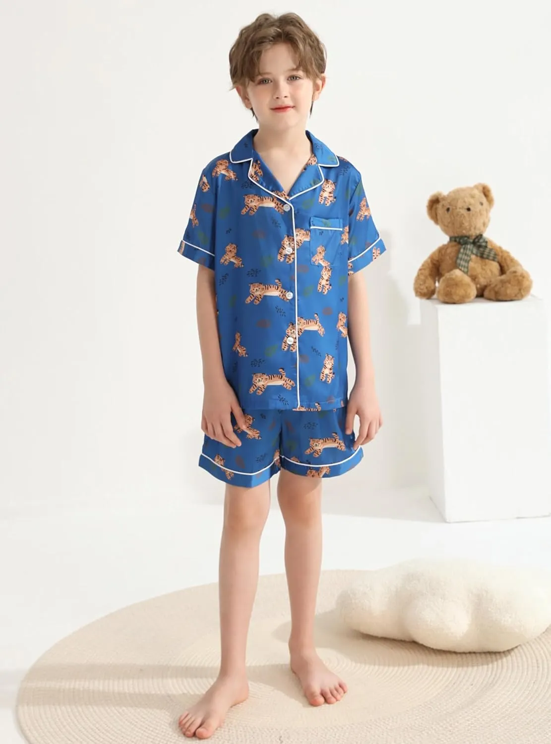 Veseacky Unisex Satin Pajamas Set Boys Girls Silk Pjs Short Sleeve 2 Piece Sleepwear Button-Down Kids Nightwear(4-13T)
