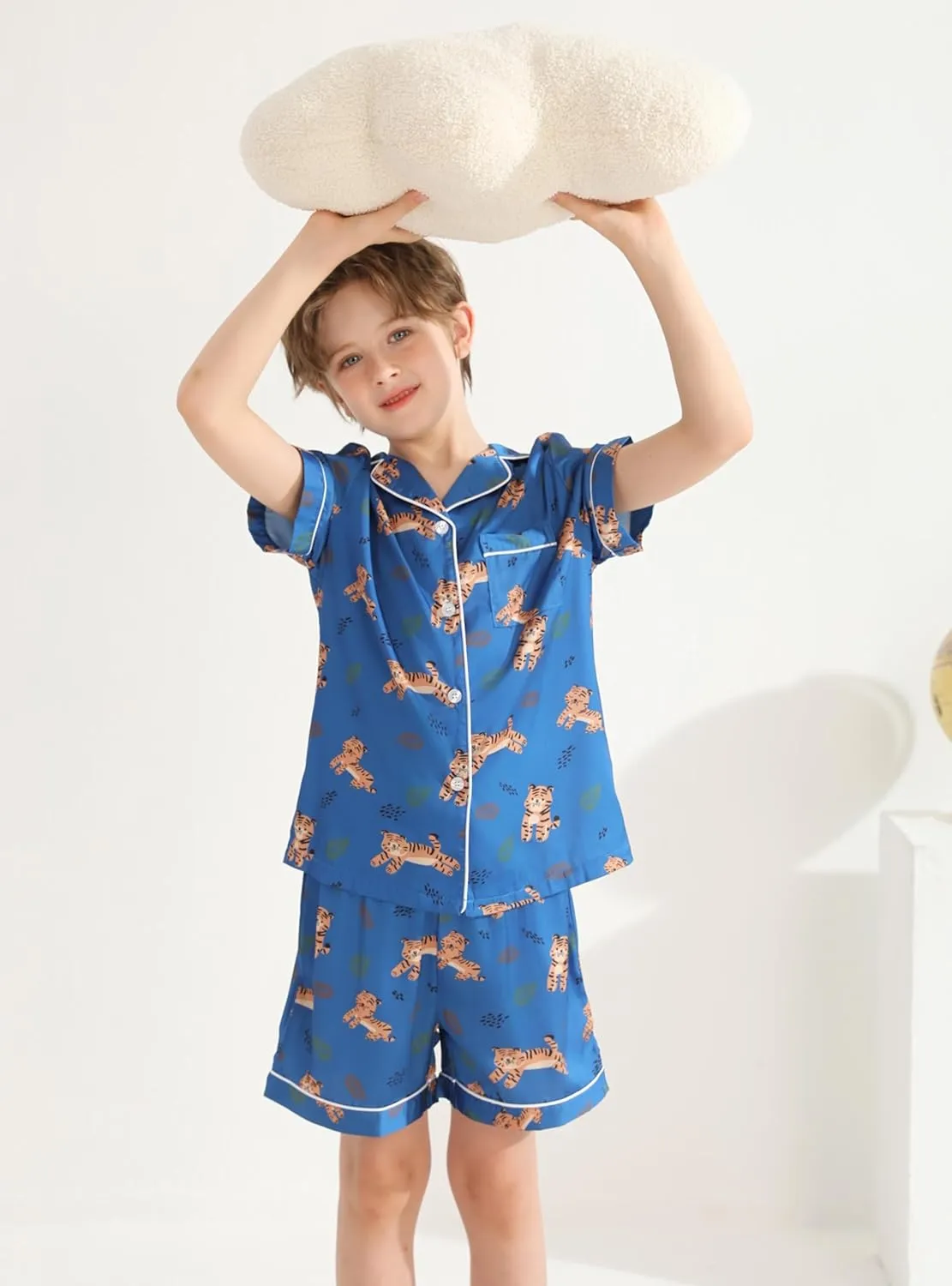 Veseacky Unisex Satin Pajamas Set Boys Girls Silk Pjs Short Sleeve 2 Piece Sleepwear Button-Down Kids Nightwear(4-13T)