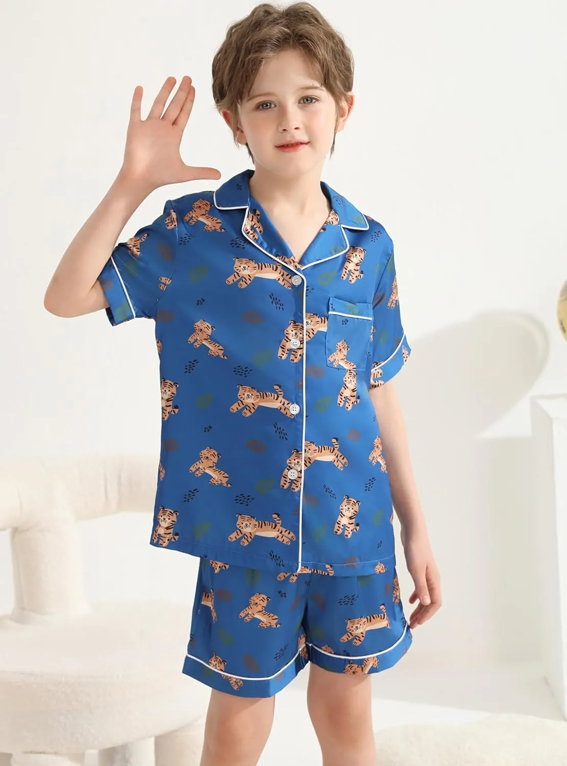Veseacky Unisex Satin Pajamas Set Boys Girls Silk Pjs Short Sleeve 2 Piece Sleepwear Button-Down Kids Nightwear(4-13T)