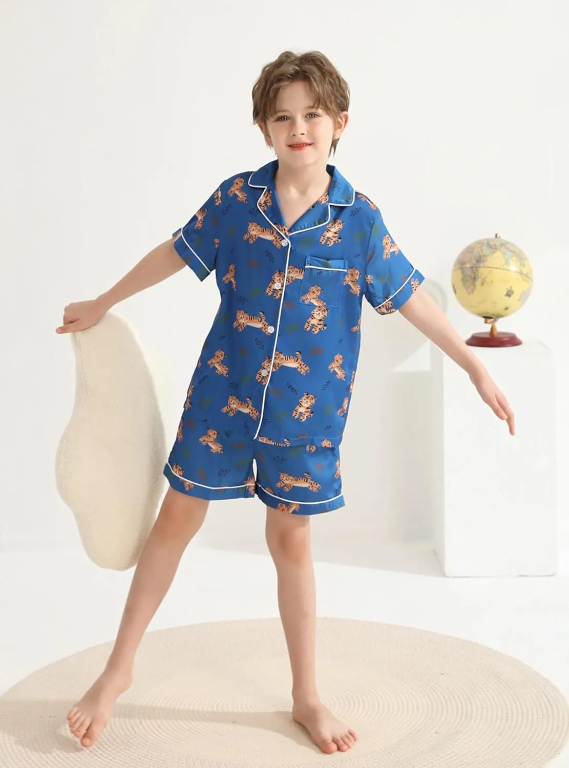 Veseacky Unisex Satin Pajamas Set Boys Girls Silk Pjs Short Sleeve 2 Piece Sleepwear Button-Down Kids Nightwear(4-13T)