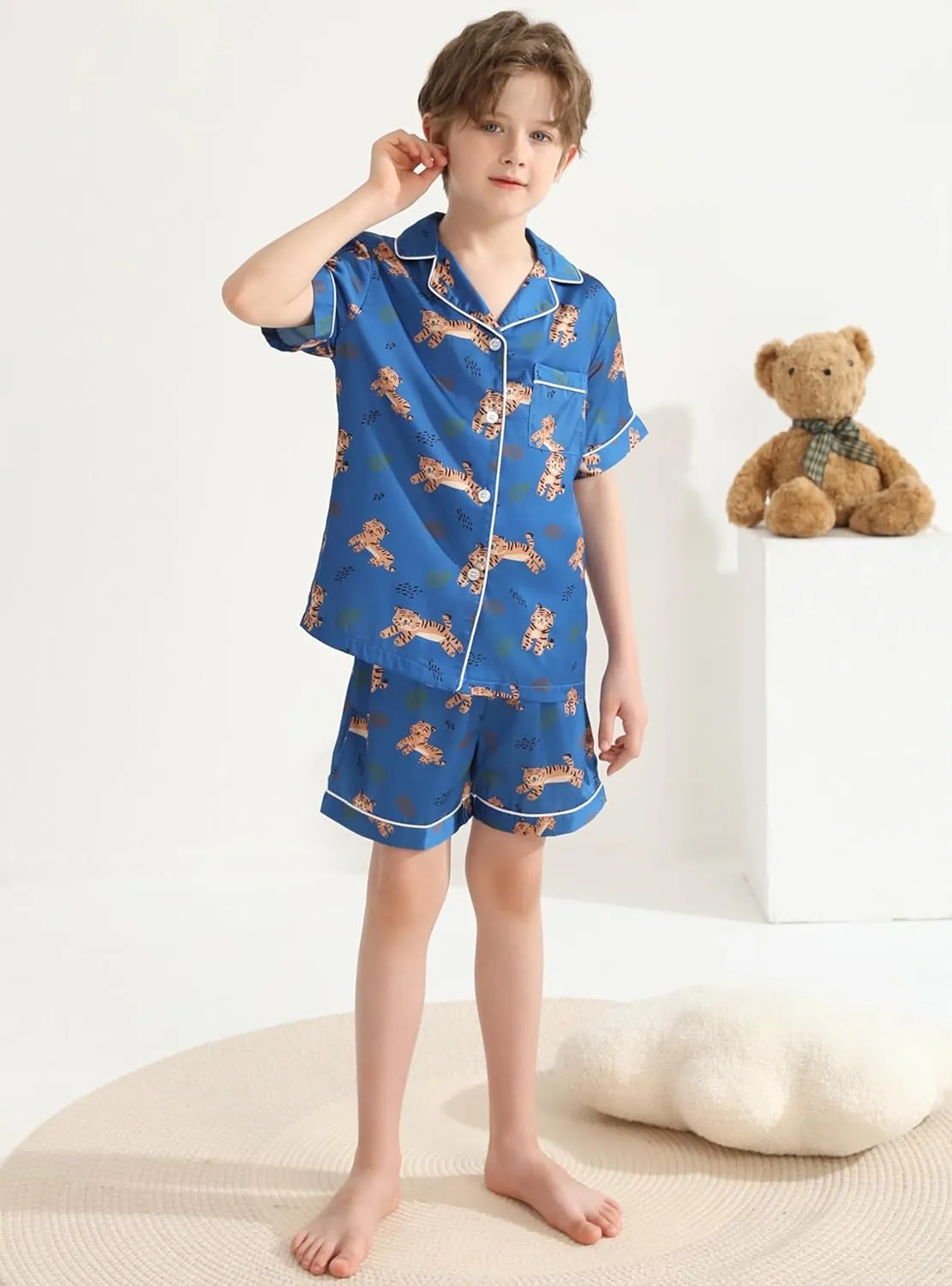Veseacky Unisex Satin Pajamas Set Boys Girls Silk Pjs Short Sleeve 2 Piece Sleepwear Button-Down Kids Nightwear(4-13T)