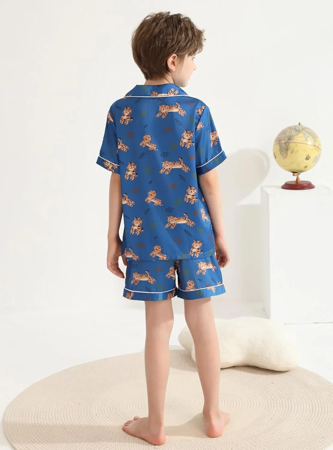 Veseacky Unisex Satin Pajamas Set Boys Girls Silk Pjs Short Sleeve 2 Piece Sleepwear Button-Down Kids Nightwear(4-13T)