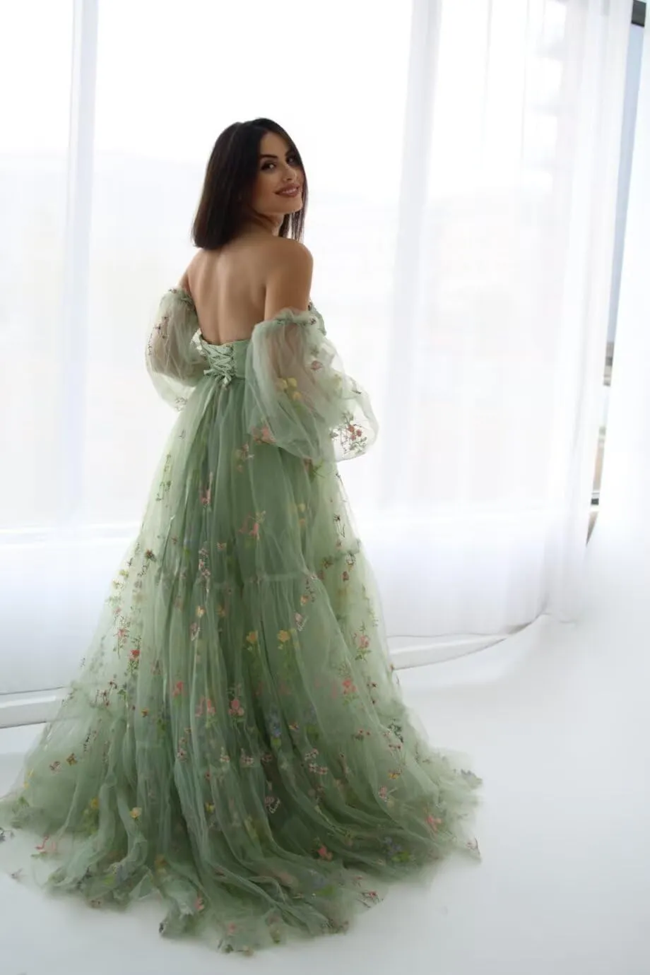 Wchecalino Flower Embroidery Tulle Maternity Dresses for Photoshoot Ruffles Puffy Sleeve Long Robes for Baby Shower